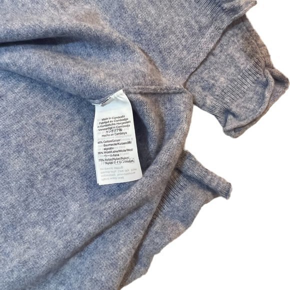 Women's J. Crew V-Neck Rolled Hem Sweater Wool Blend‎ Size XS - Picture 5 of 6